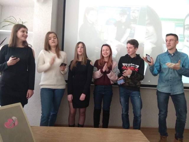 Студенти-першокурсники подарували батькам чудові музичні номери і сценки зі студентського життя